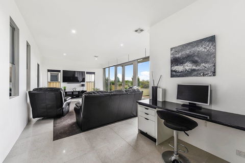 KENNEDY EXECUTIVE TOWNHOUSE - Accommodation Bookings 16