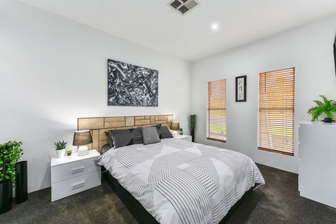 KENNEDY EXECUTIVE TOWNHOUSE - Accommodation Bookings 4