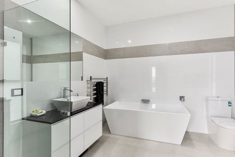 KENNEDY EXECUTIVE TOWNHOUSE - Accommodation Bookings 1