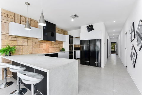 KENNEDY EXECUTIVE TOWNHOUSE - Accommodation Bookings 6