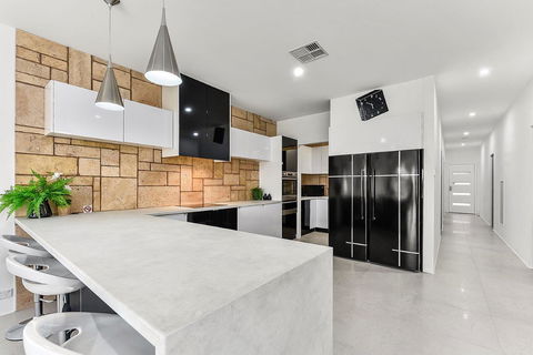 KENNEDY EXECUTIVE TOWNHOUSE - Accommodation Bookings 12