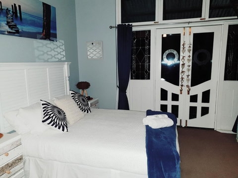 Court House - Studio - Accommodation Bookings 4