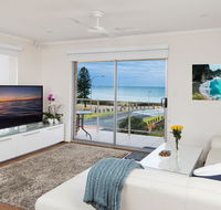 Stylish 3 Bedroom Beachview Apartment