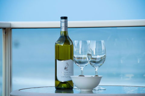 Stylish 3 Bedroom Beachview Apartment - Accommodation Bookings 4