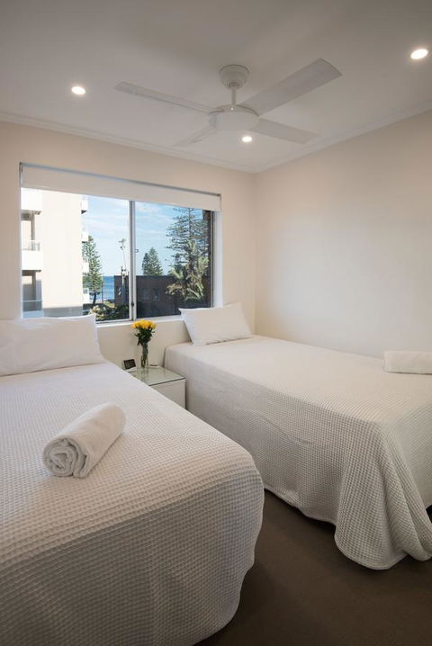 Stylish 3 Bedroom Beachview Apartment - Accommodation Bookings 11