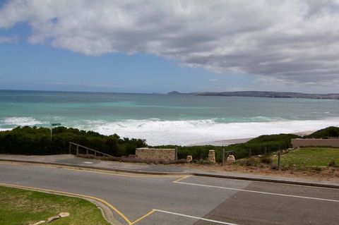 Southern Sands\' Beachfront Apartment - Accommodation Bookings 0
