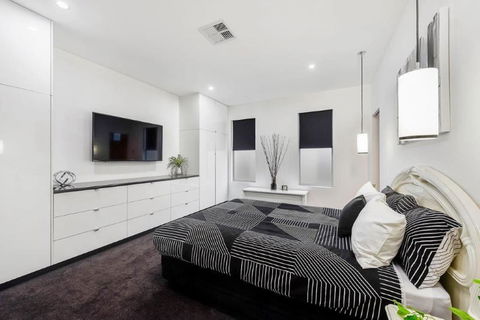 BENGALEE EXECUTIVE TOWNHOUSE- MODERN & STYLISH - Accommodation Bookings 11