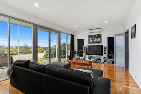 BENGALEE EXECUTIVE TOWNHOUSE- MODERN & STYLISH - Accommodation Bookings 6