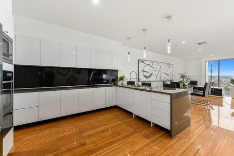 BENGALEE EXECUTIVE TOWNHOUSE- MODERN & STYLISH - Accommodation Bookings 10