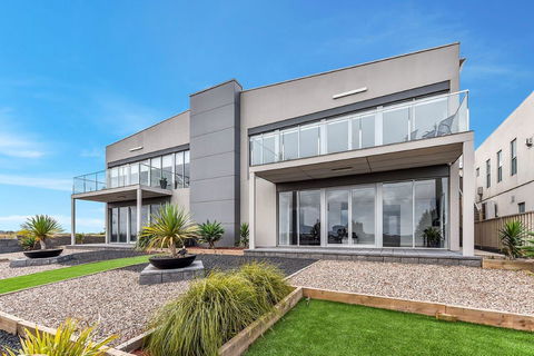 BENGALEE EXECUTIVE TOWNHOUSE- MODERN & STYLISH - Accommodation Bookings 1