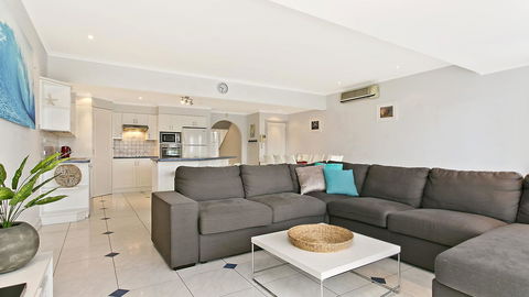 Salt Waterfront Apartment - Accommodation Bookings 8