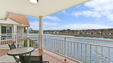Salt Waterfront Apartment - Accommodation Bookings 9
