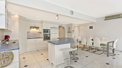Salt Waterfront Apartment - Accommodation Bookings 1