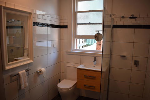 Ambassadors Hotel - Accommodation Bookings 18