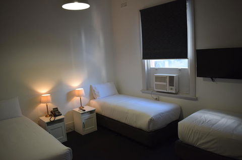 Ambassadors Hotel - Accommodation Bookings 17