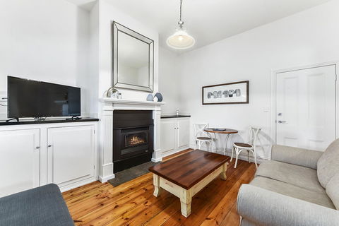 Railway Cottage In Beachport - Accommodation Bookings 1