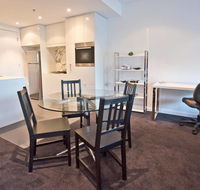 Luxury City Apt with Pool Gym Spa Netflix - Accommodation Bookings