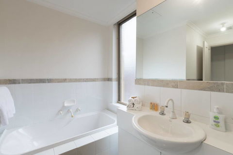 One Bedroom In Adelaideâ€™s East End FREE WIFI*Netflix*Parking - Accommodation Bookings 11