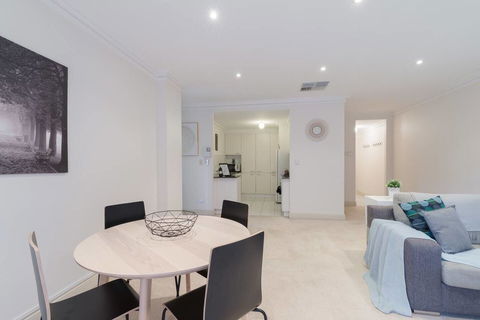 One Bedroom In Adelaideâ€™s East End FREE WIFI*Netflix*Parking - Accommodation Bookings 18