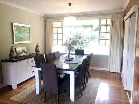 Stunning House With Beautiful Entertainment Area!! - Accommodation Bookings 6