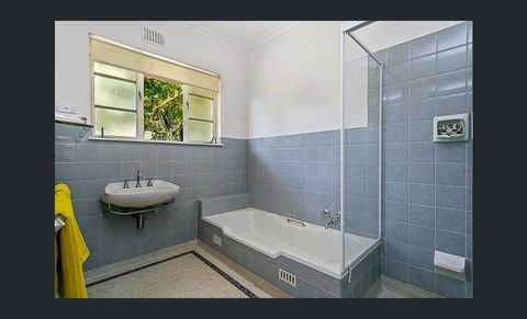 Stunning House With Beautiful Entertainment Area!! - Accommodation Bookings 11