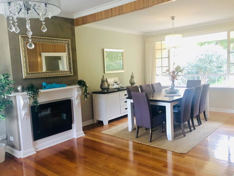 Stunning House With Beautiful Entertainment Area!! - Accommodation Bookings 4