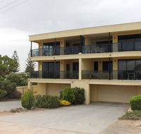The Lighthouse - Beachfront Accommodation