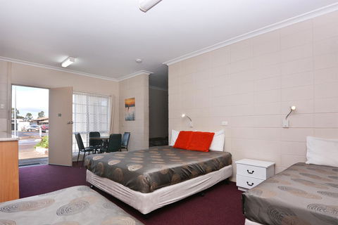 Motel Poinsettia - Accommodation Bookings 21