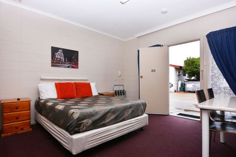 Motel Poinsettia - Accommodation Bookings 3