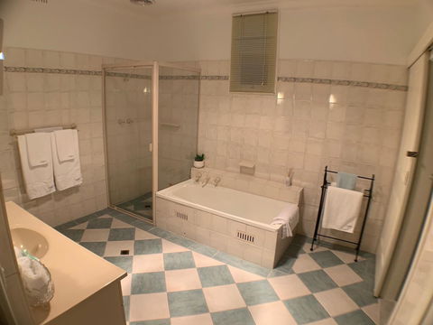 On Gilbert - Accommodation Bookings 9