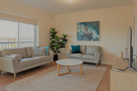 Henley Beach South, Amazing Views, Huge Private Balcony! - Accommodation Bookings 2