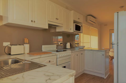 Henley Beach South, Amazing Views, Huge Private Balcony! - Accommodation Bookings 16