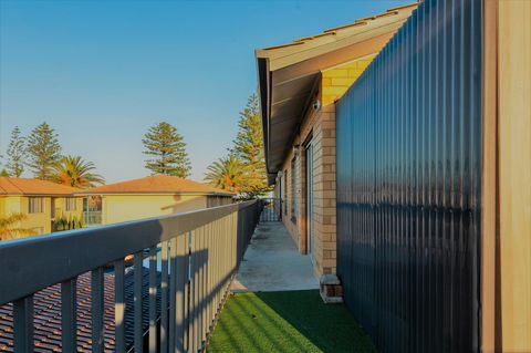 Henley Beach South, Amazing Views, Huge Private Balcony! - Accommodation Bookings 19