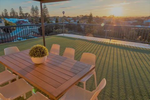 Henley Beach South, Amazing Views, Huge Private Balcony! - Accommodation Bookings 0