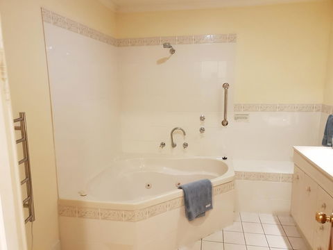 Donnybrook Cottages - Donnybrook - Accommodation Bookings 10