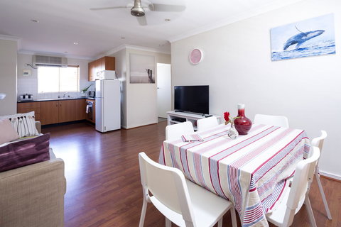 Aurora Holiday Apartment @West Beach - Accommodation Bookings 0