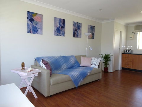 Aurora Holiday Apartment @West Beach - Accommodation Bookings 2