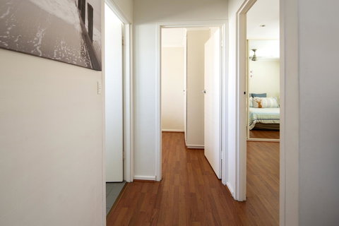 Aurora Holiday Apartment @West Beach - Accommodation Bookings 5