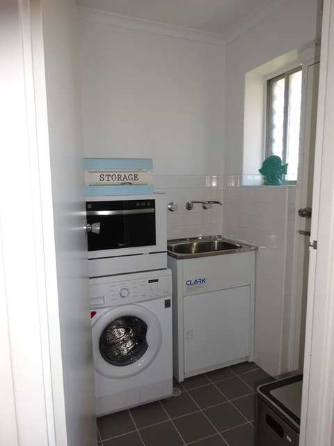 Aurora Holiday Apartment @West Beach - Accommodation Bookings 24