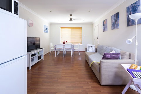 Aurora Holiday Apartment @West Beach - Accommodation Bookings 3