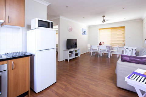 Aurora Holiday Apartment @West Beach - Accommodation Bookings 1