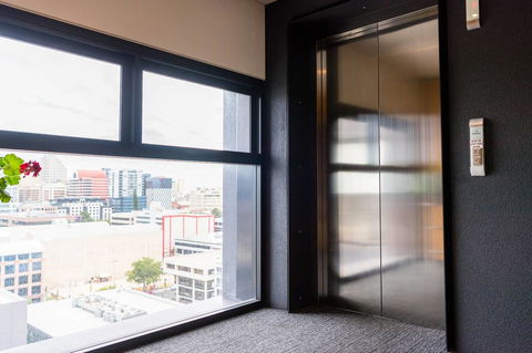 Modern 2 Bedroom+WIFI/Netflix/Parking+Great Views! - Accommodation Bookings 10