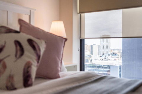 Modern 2 Bedroom+WIFI/Netflix/Parking+Great Views! - Accommodation Bookings 5