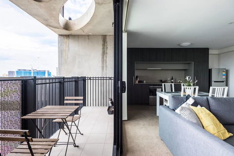 Modern 2 Bedroom+WIFI/Netflix/Parking+Great Views! - Accommodation Bookings 2