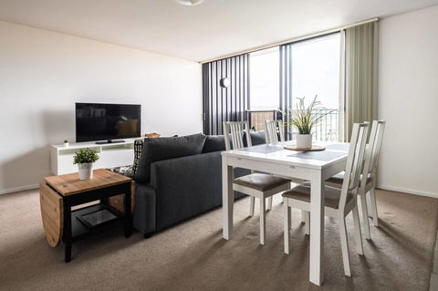 Modern 2 Bedroom+WIFI/Netflix/Parking+Great Views! - Accommodation Bookings 13
