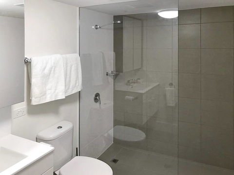 Modern 2 Bedroom+WIFI/Netflix/Parking+Great Views! - Accommodation Bookings 43