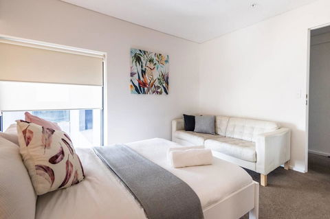 Modern 2 Bedroom+WIFI/Netflix/Parking+Great Views! - Accommodation Bookings 25