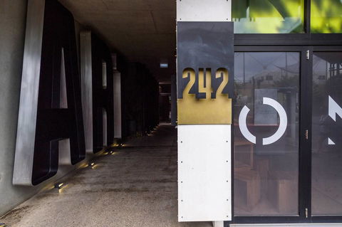 Modern 2 Bedroom+WIFI/Netflix/Parking+Great Views! - Accommodation Bookings 8