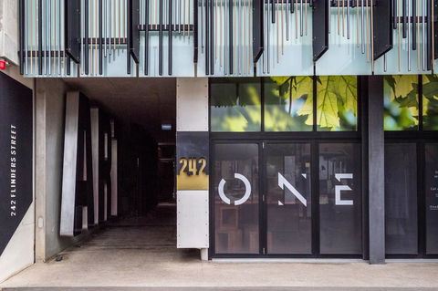 Modern 2 Bedroom+WIFI/Netflix/Parking+Great Views! - Accommodation Bookings 4
