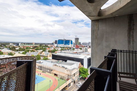 Modern 2 Bedroom+WIFI/Netflix/Parking+Great Views! - Accommodation Bookings 7